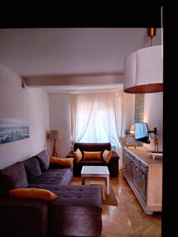 Garden Apartment *