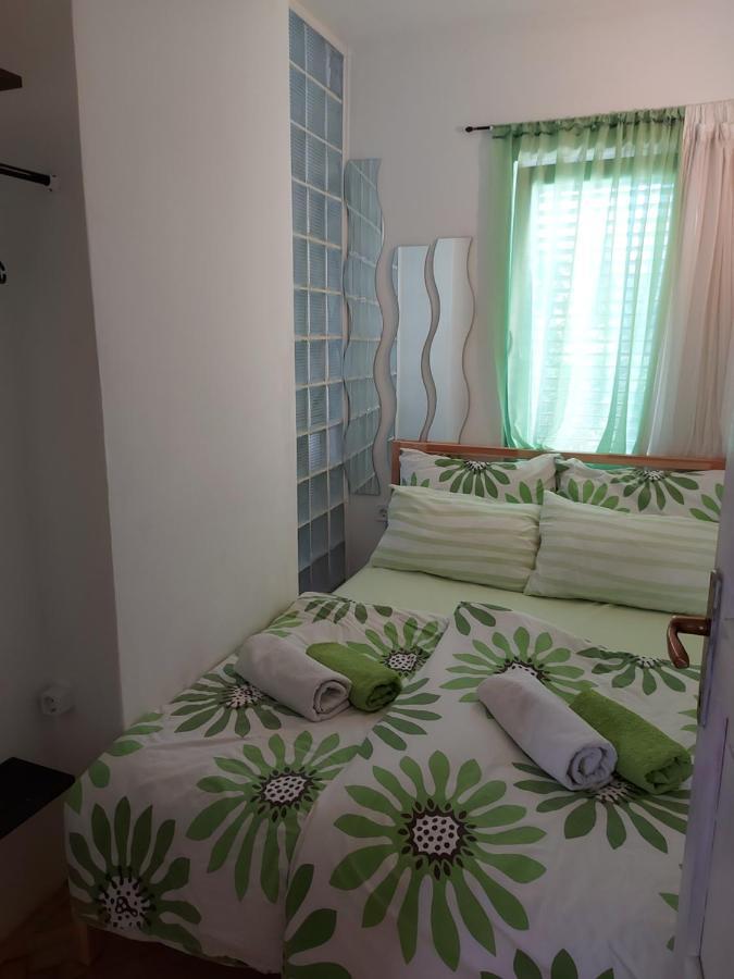 Garden Apartment *