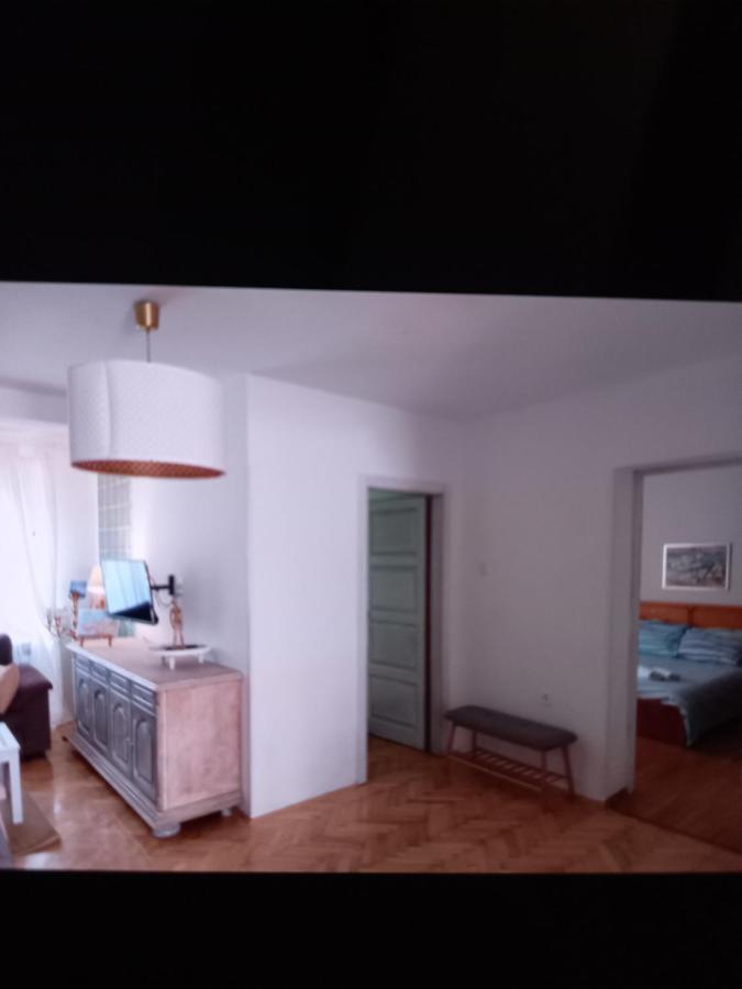 Garden Apartment *